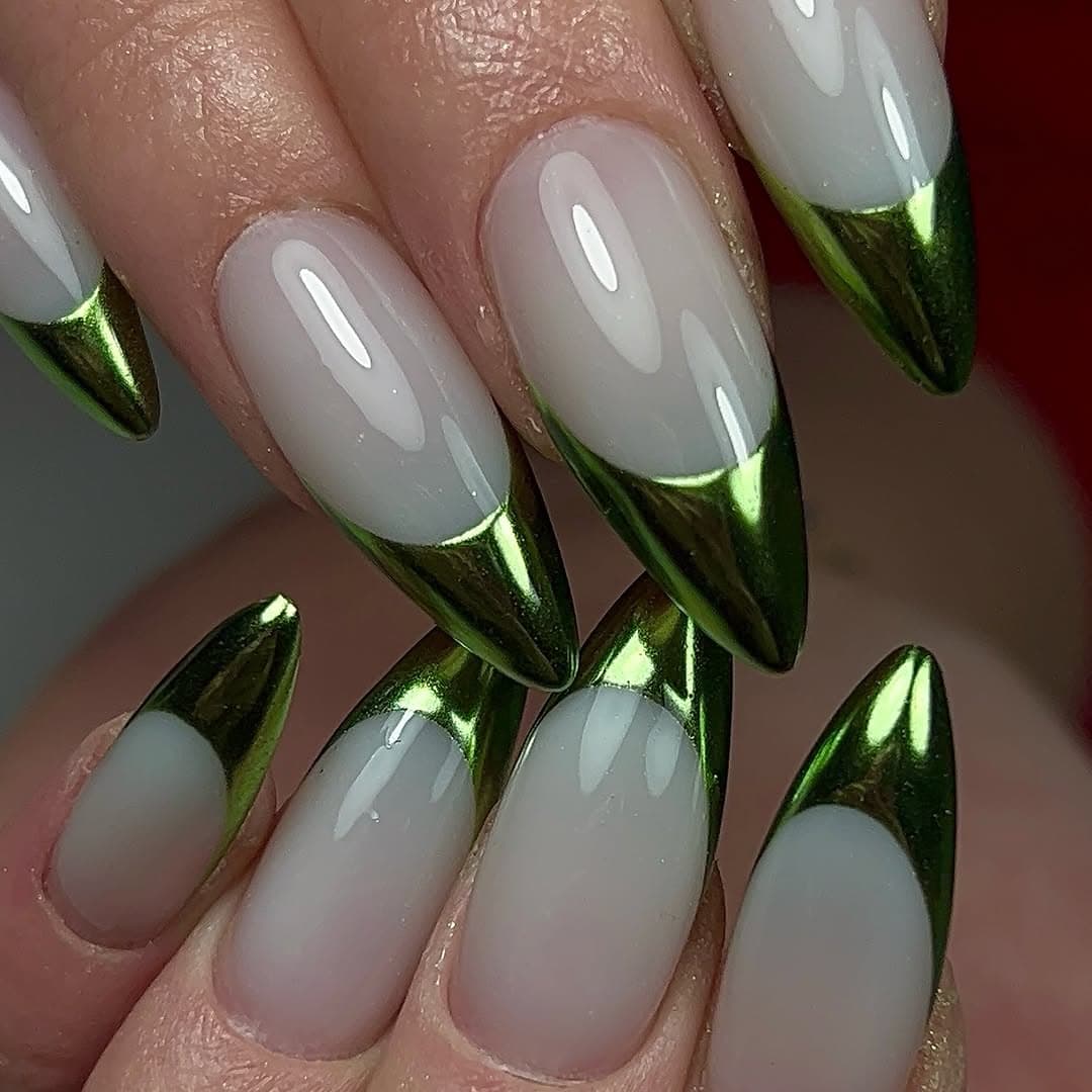 Création signature d'Océane : french chrome verte sur base milky, Lyon