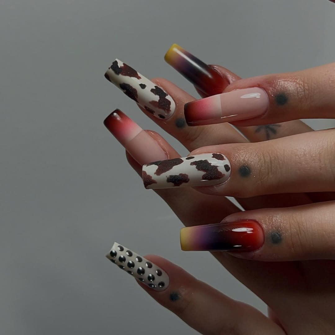 Imprimé vache, aura sunset et strass, pose Gel-X carré long, nail art Lyon