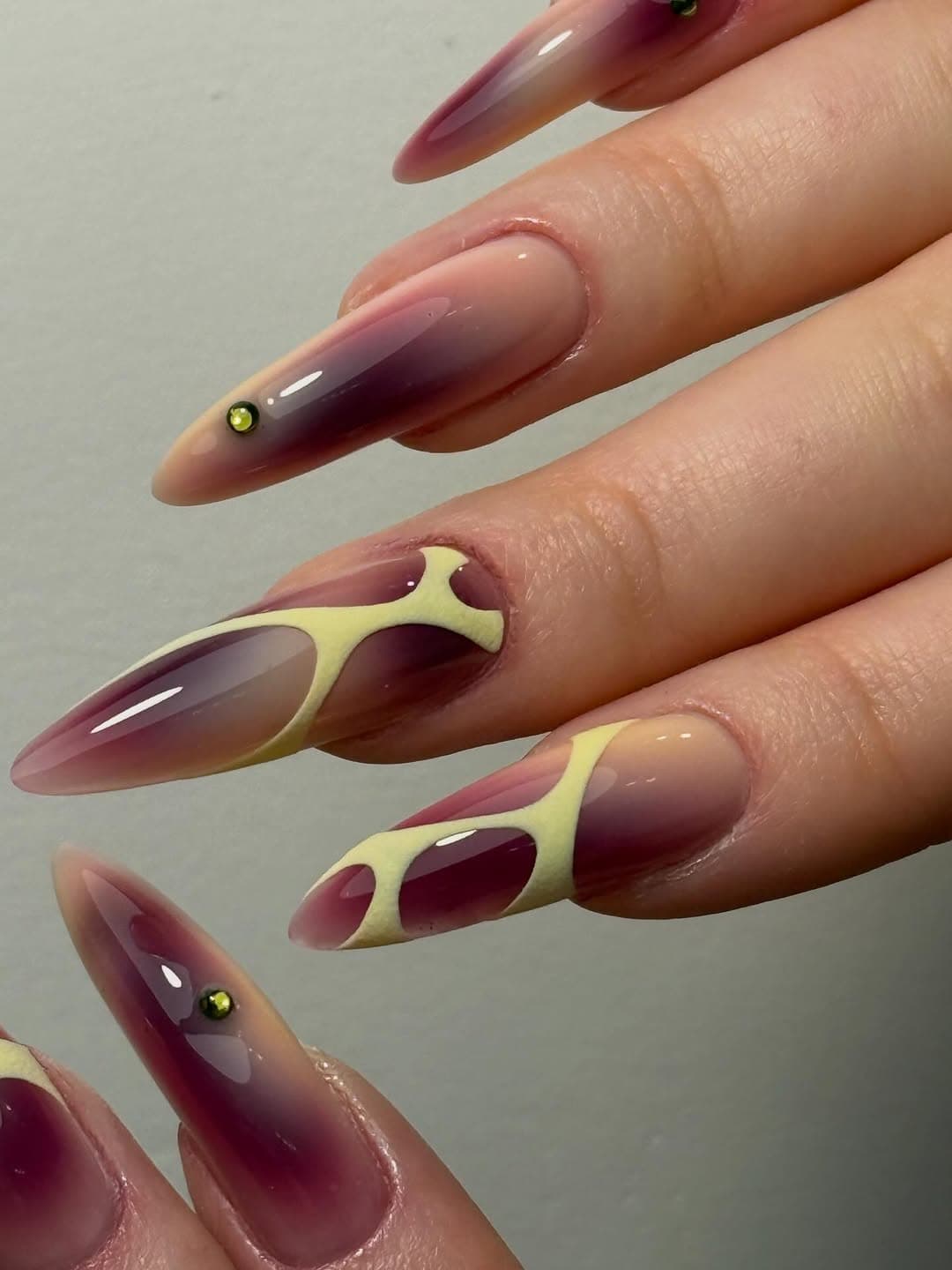 Gainage level 3 : aura prune et lignes crème organiques, ongles naturels Lyon